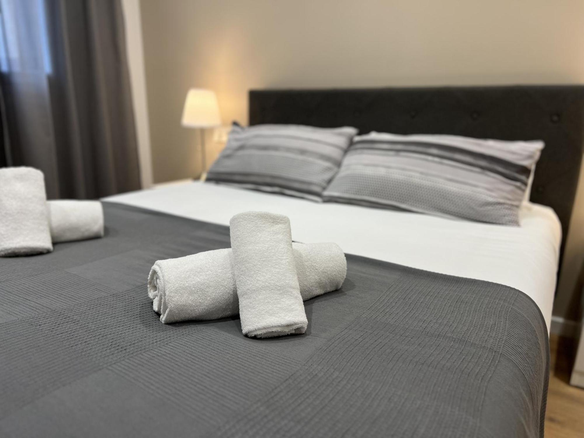 Apartamenticos Plaza Las Armas III サラゴサ エクステリア 写真